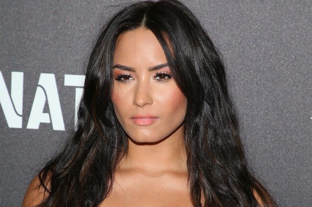Demi Lovato Nude Pictures Leak Online After Snapchat Hack