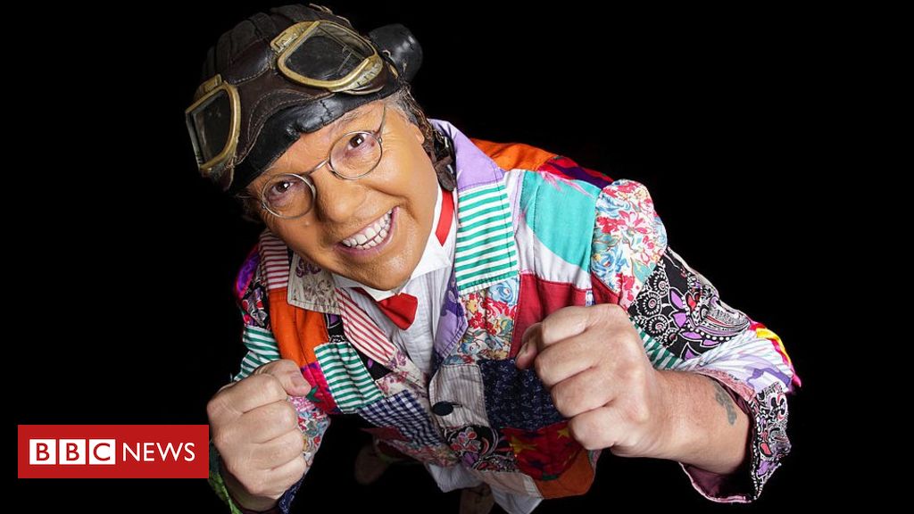 Roy Chubby Brown: Cancelled Swansea gig prompts backlash - BBC News