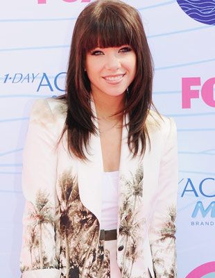 Carly Rae Jepsen fights leak of real nude photos: report