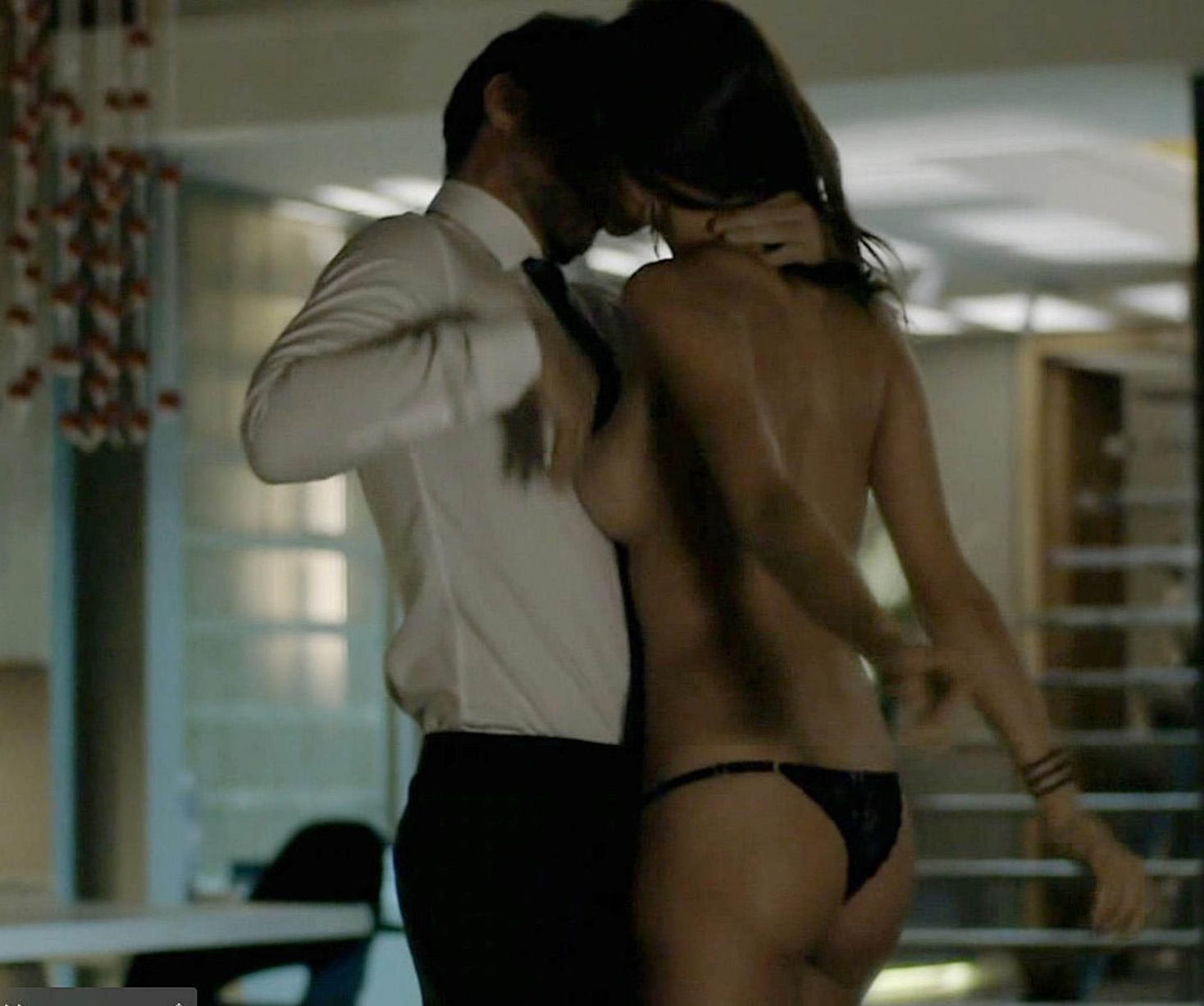Alessandra Ambrosio makes a sexy, naked cameo on Brazilian TV drama,  