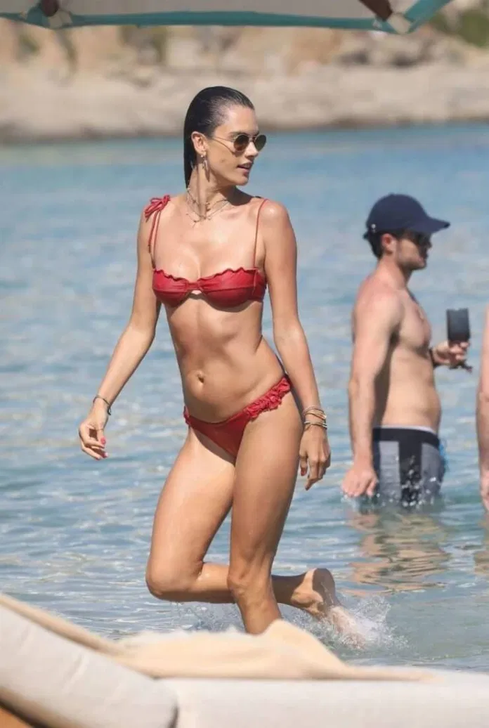 61 Alessandra Ambrosio Sexy Pictures Will Take Your Breathe Away | CBG
