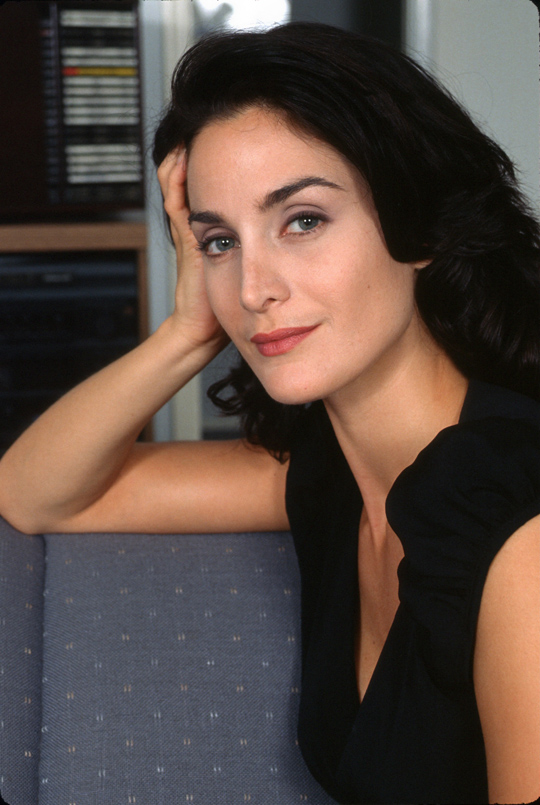 Worldly Vegetarian: March of the Hot Vegan Army - Day #17 - Carrie-Anne Moss