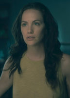 Kate Siegel Nude - Naked Pics and Sex Scenes at Mr. Skin