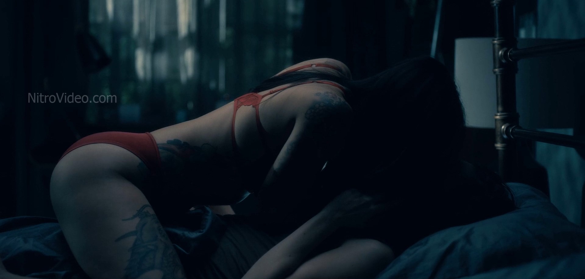 Kate Siegel, Levy Tran Nude in The Haunting Of Hill House ...