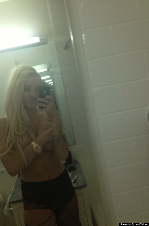 Amanda Bynes Is Topless In New Twitpics (PHOTOS) | HuffPost
