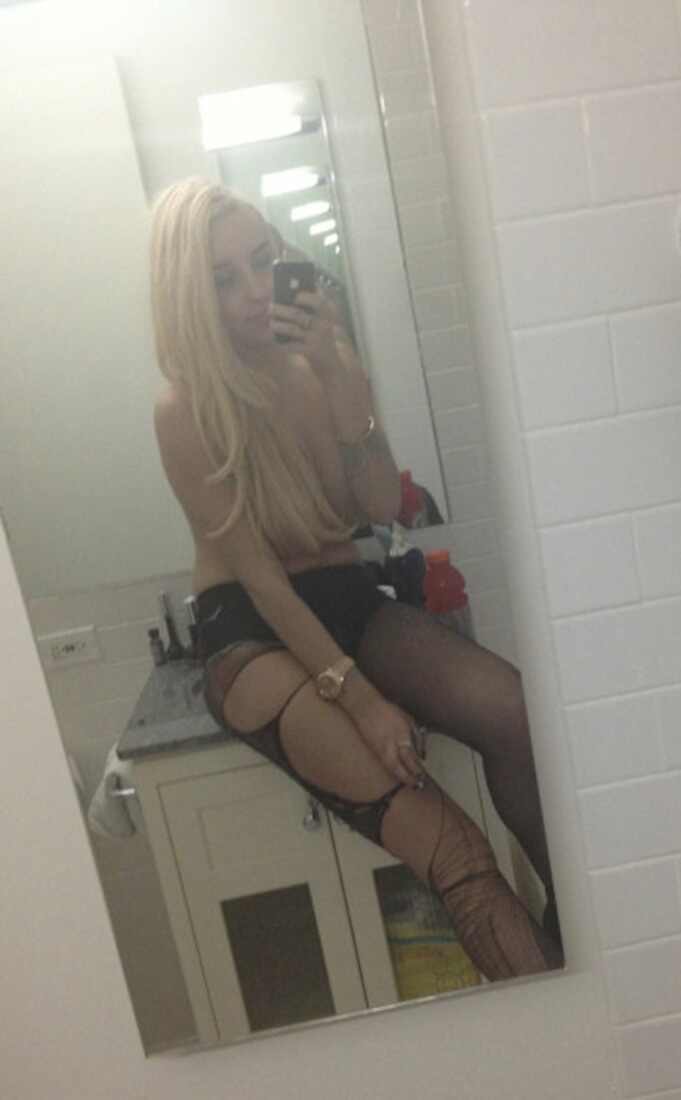 Completely Topless from Amanda Bynes' Sexy Twitpic Selfies ...
