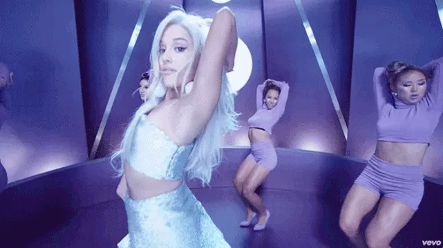 9 Hottest Ariana Grande GIFs From the 