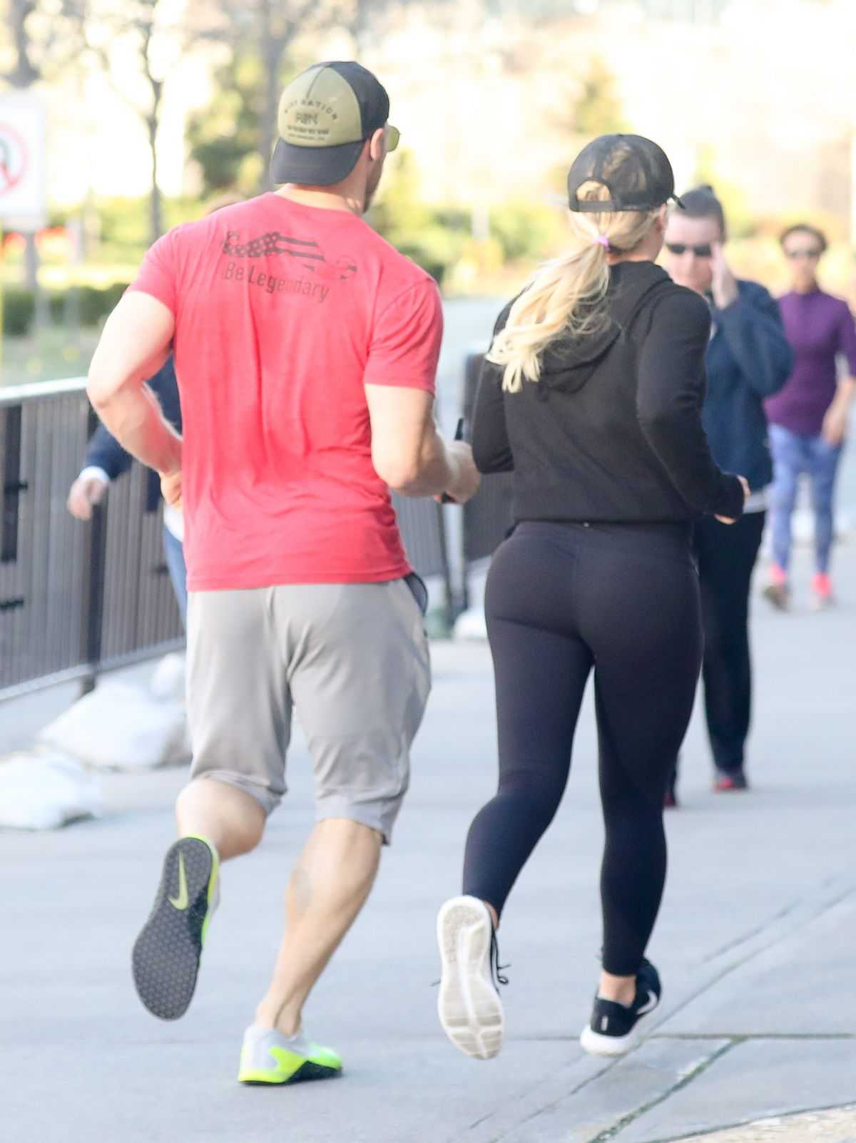 Hilary Duff Booty in Leggings Out Jogging on Hudson River in ...