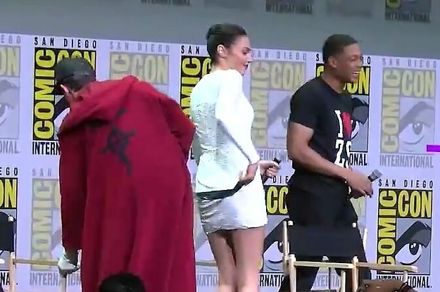 Gal Gadot Got A Giant Piece Of Tape Stuck To Her Butt And ...