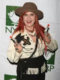 Kate Pierson Biography - The Hollywood Gossip