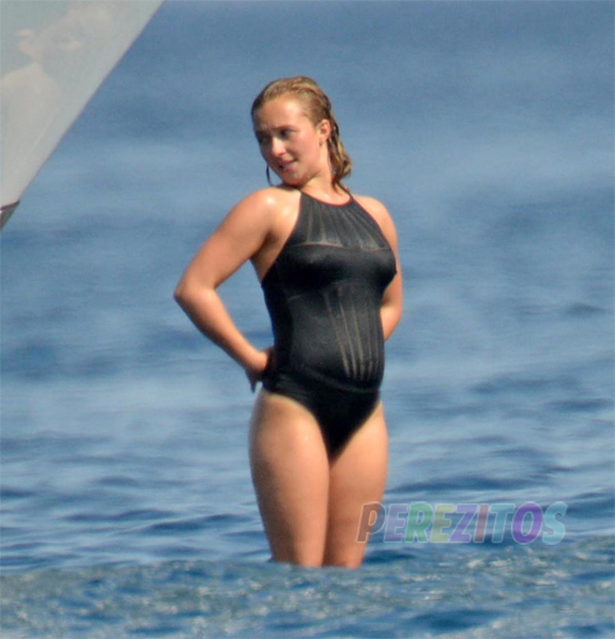 Pregnant Hayden Panettiere Rocks Her Tiny Baby Bump In Sexy ...