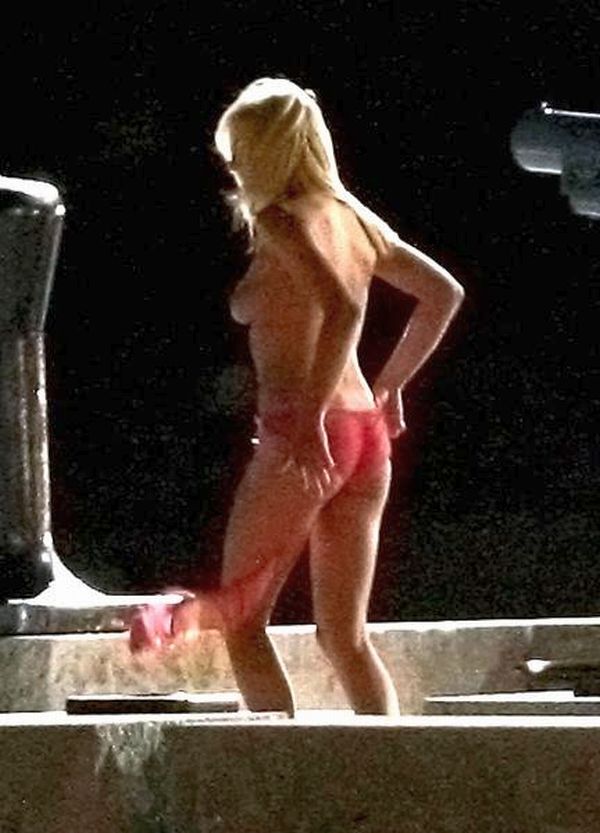 Anna Faris Strips Nude On Film Set - Taxi Driver Movie
