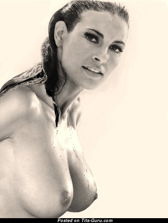 Raquel Welch Nude ðŸŒ¶ï¸ 4 Pics of Hot Naked Boobs