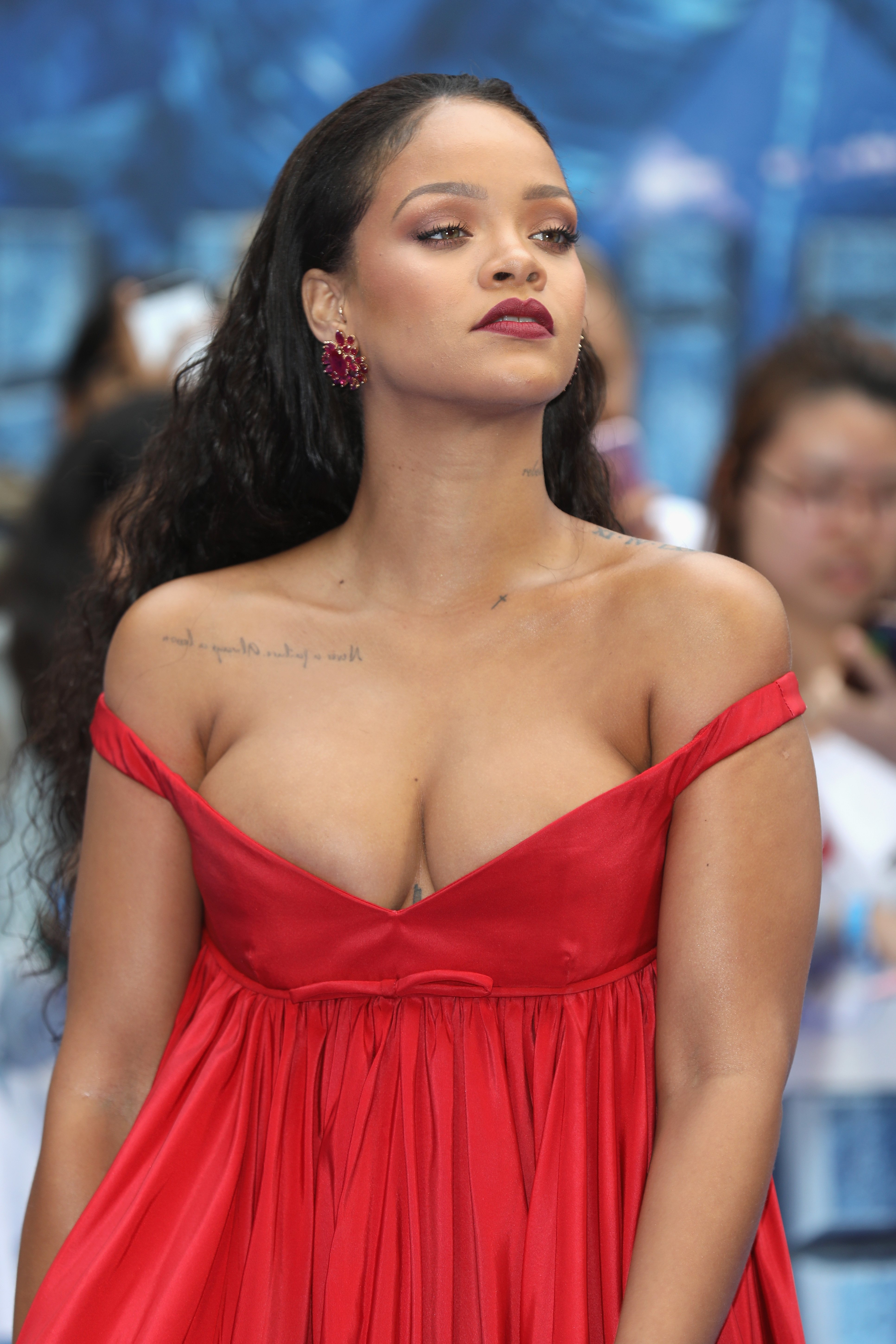 Rihanna's Boobs Are The Star Of The 'Valerian' Premiere In ...