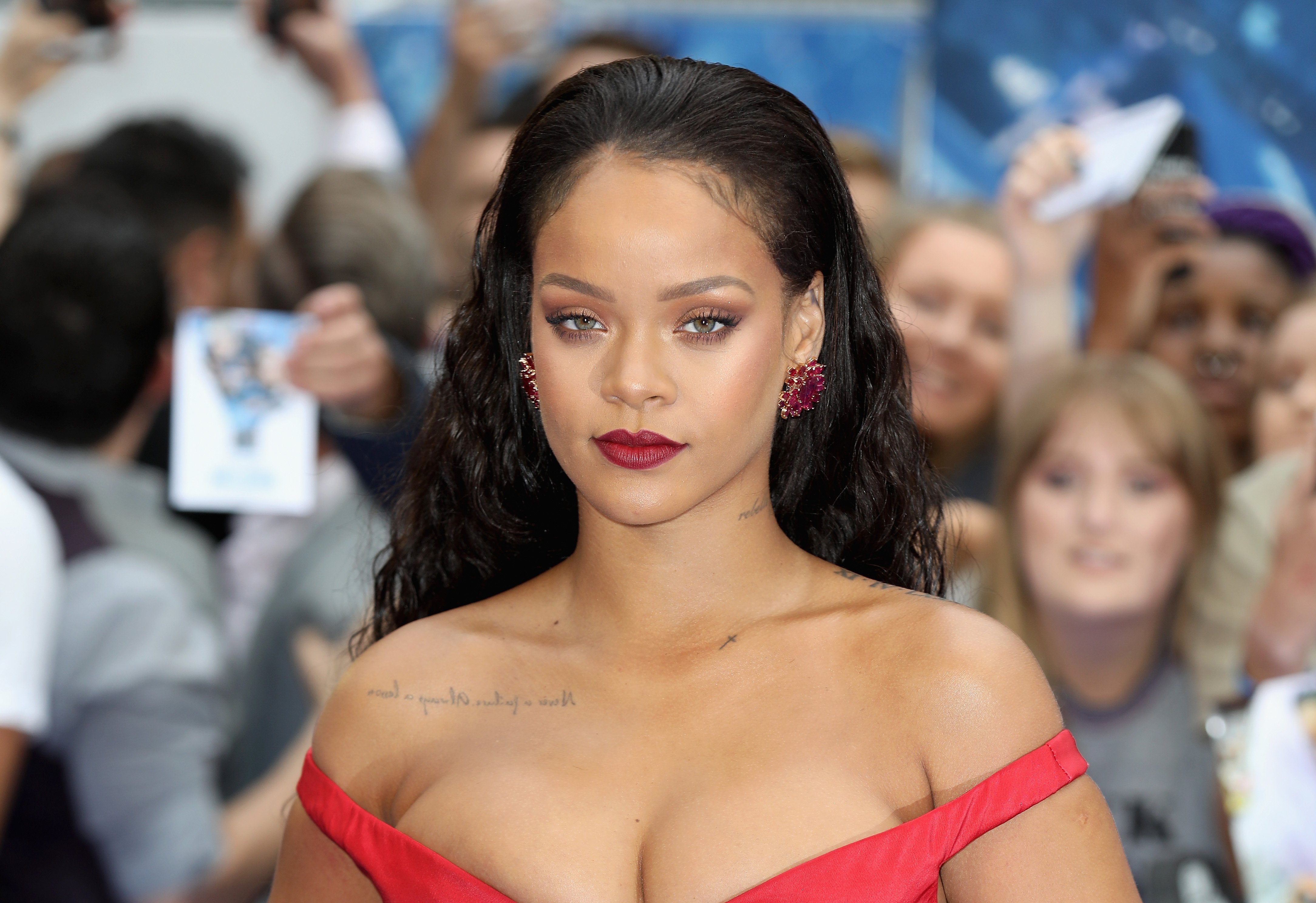 Rihanna's Boobs Are The Star Of The 'Valerian' Premiere In ...