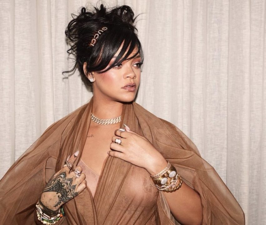 Did Rihanna get Plastic Surgery, Breast implants, Forehead ...