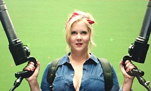 Amy Schumer chooses boobs over biceps as she pays tribute to ...