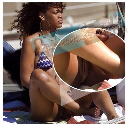 Rihanna shows pussy on beach - 1 Pics - xHamster.com
