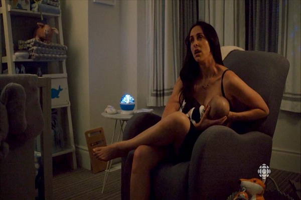 Catherine Reitman reveal her breasts and breastfeed the baby ...