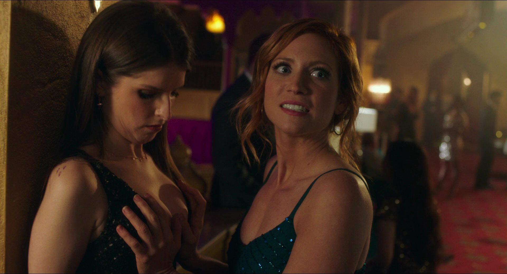 Naked Anna Kendrick in Pitch Perfect 3 < ANCENSORED