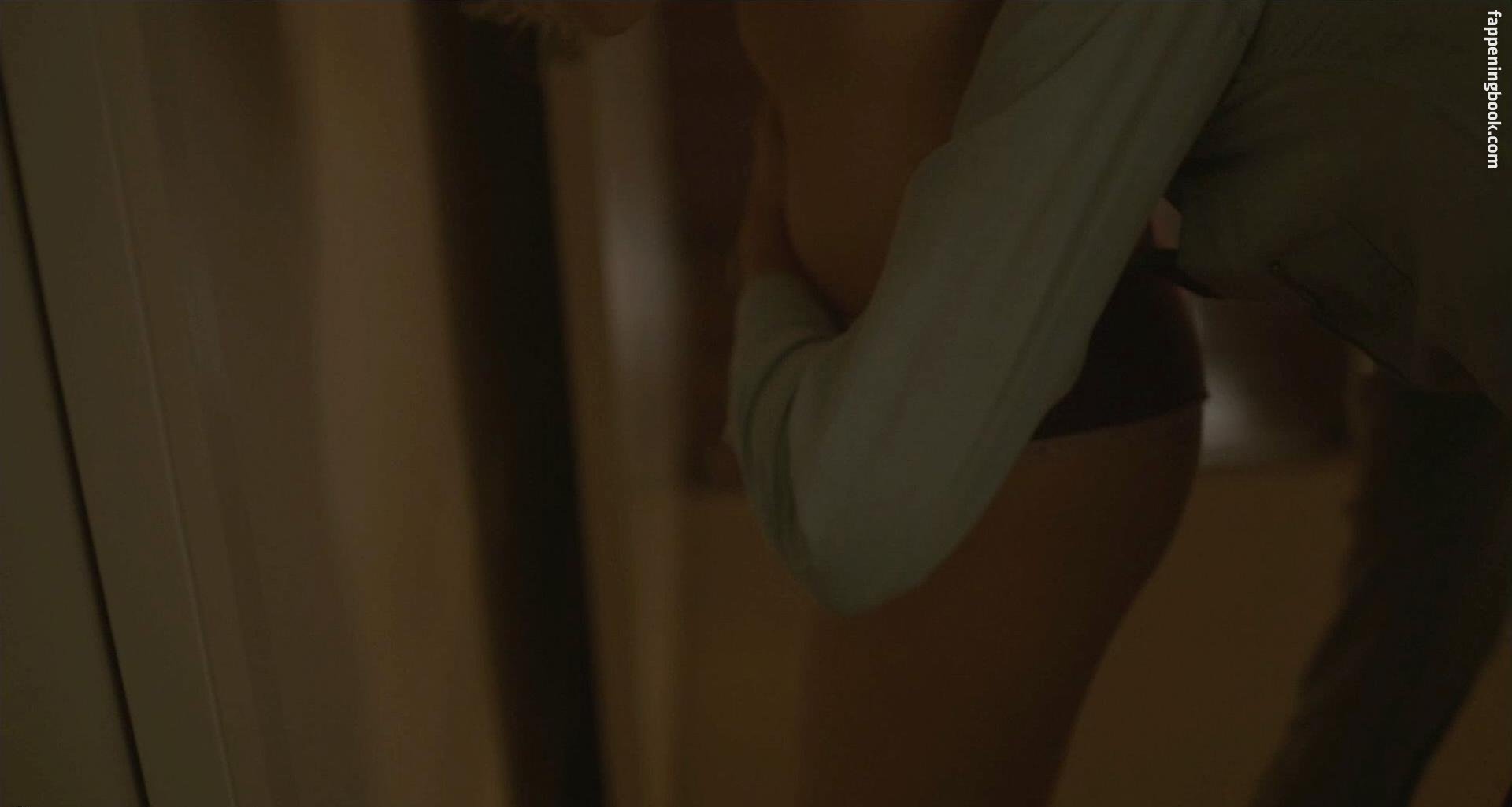 Portia Doubleday Nude, Sexy, The Fappening, Uncensored ...