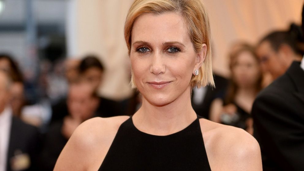 Why Kristen Wiig Went 'Fully Naked' In New Film - ABC News