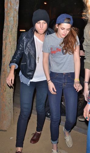 Kristen Stewart Is Now a Lesbian Who's Cheating on Rob With ...