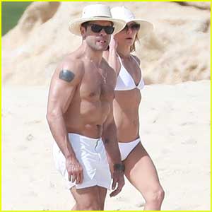 Kelly Ripa & Mark Consuelos Bare Their Hot Beach Bodies ...