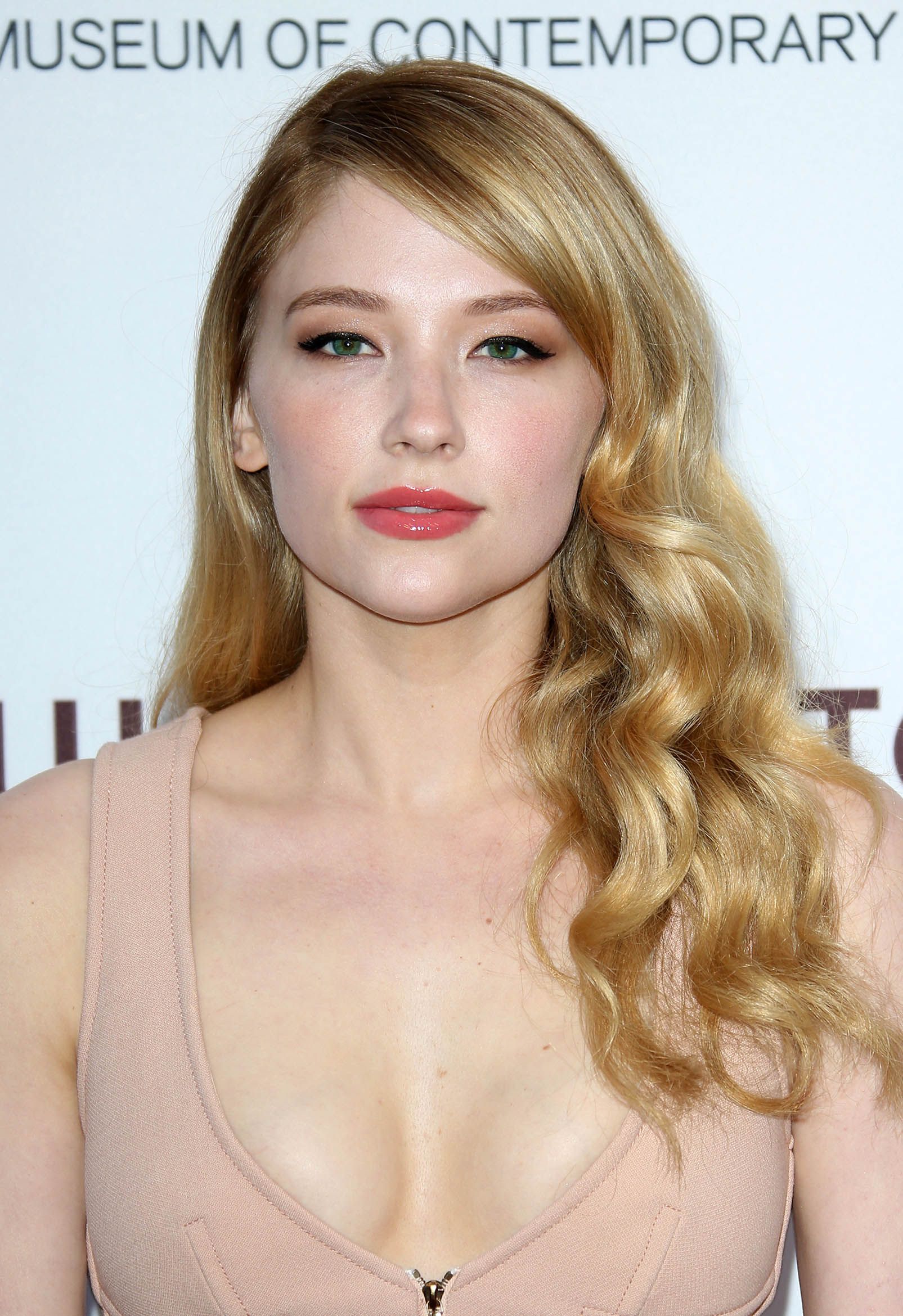 50+ Haley Bennett Sizzling Photos And Cool New Wallpapers ...