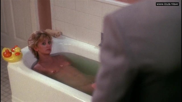 Goldie Hawn - Naked in the Bathtub - Wildcats (1986)