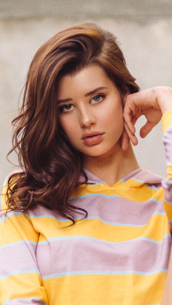 Model Sarah McDaniel on Her Different-Colored Eyes | StyleCaster