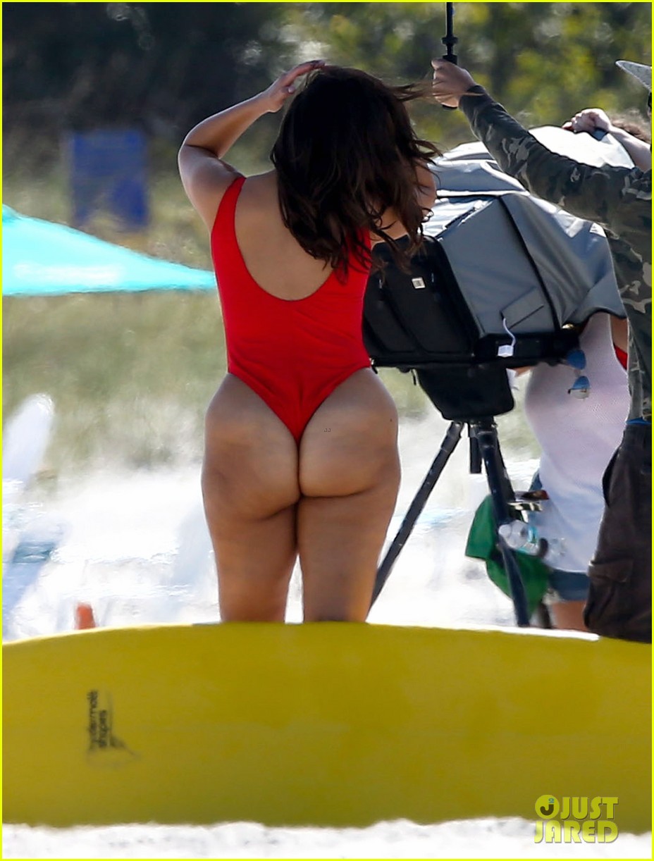 Ashley Graham Gets Cheeky For Baywatch-Themed Shoot: Photo ...