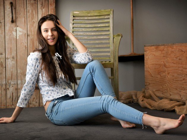 Wallpaper model girl smile feet jeans beautiful blouse alisa ...