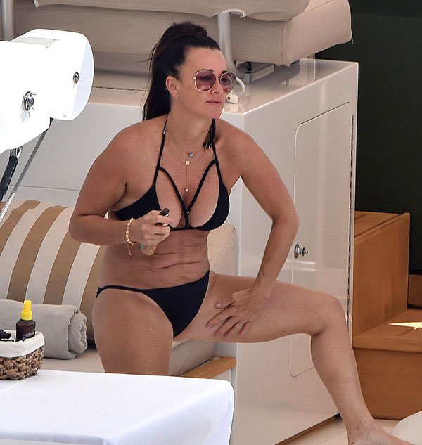 49 Hot Pictures Of Kyle Richards Which Expose Her Sexy Body