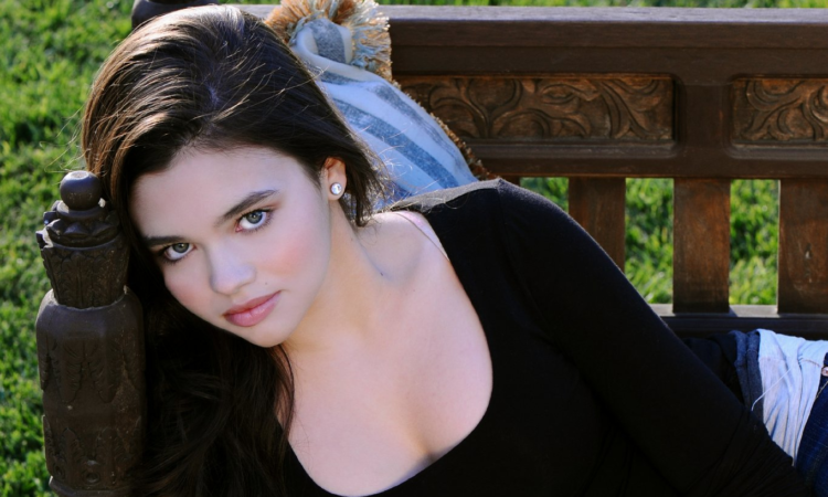 15+ India Eisley Hot & Spicy Navel Pictures, HD Pics
