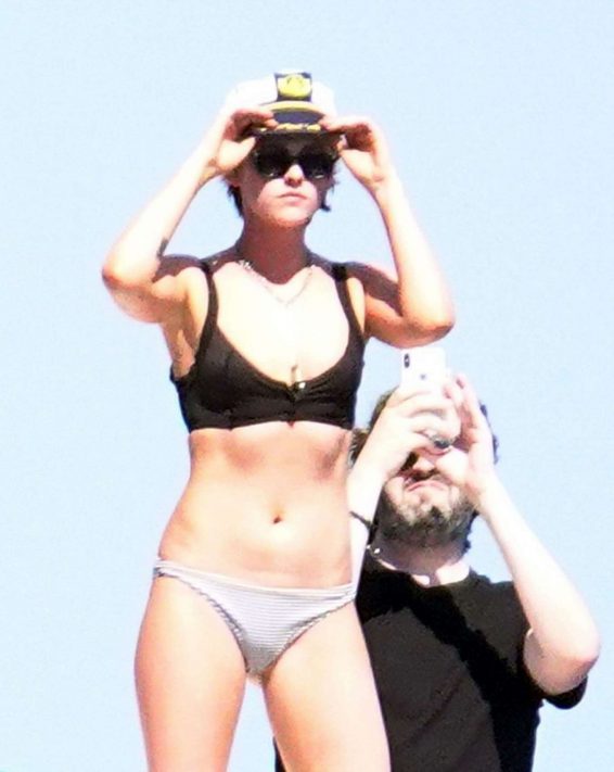Kristen Stewart and Stella Maxwell in Bikini on the yacht at ...