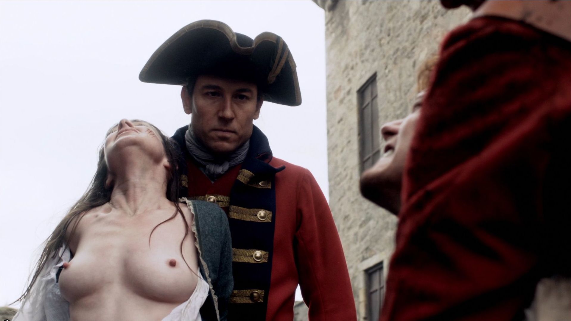 Naked Laura Donnelly in Outlander < ANCENSORED