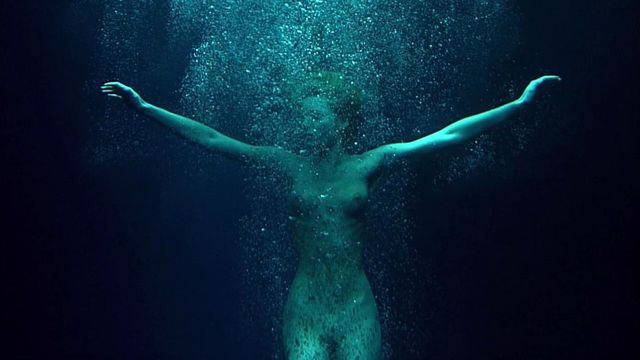 Rebecca Romijn nude - Femme Fatale (2002)