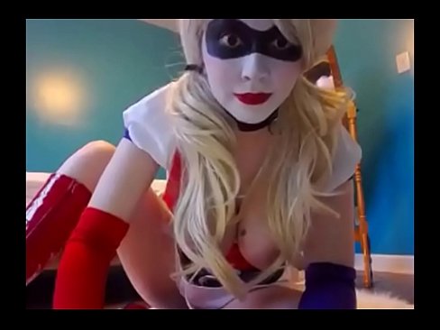 http://Harley-Quinn-Nude.com Old Style Harley Quinn outfit ...