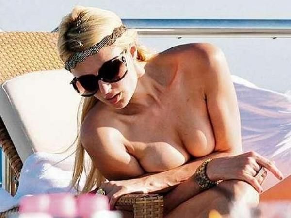 Paris Hilton Topless - Taxi Driver Movie