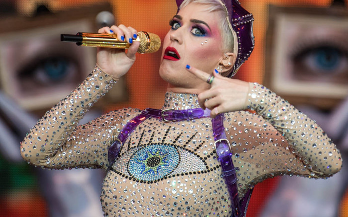 Katy Perry's Nude Illusion Glastonbury Concert Look Sparkled ...