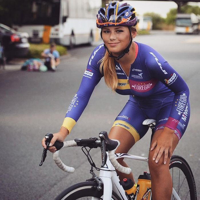 Puck Moonen - charming bicyclist from Holland - ForFun