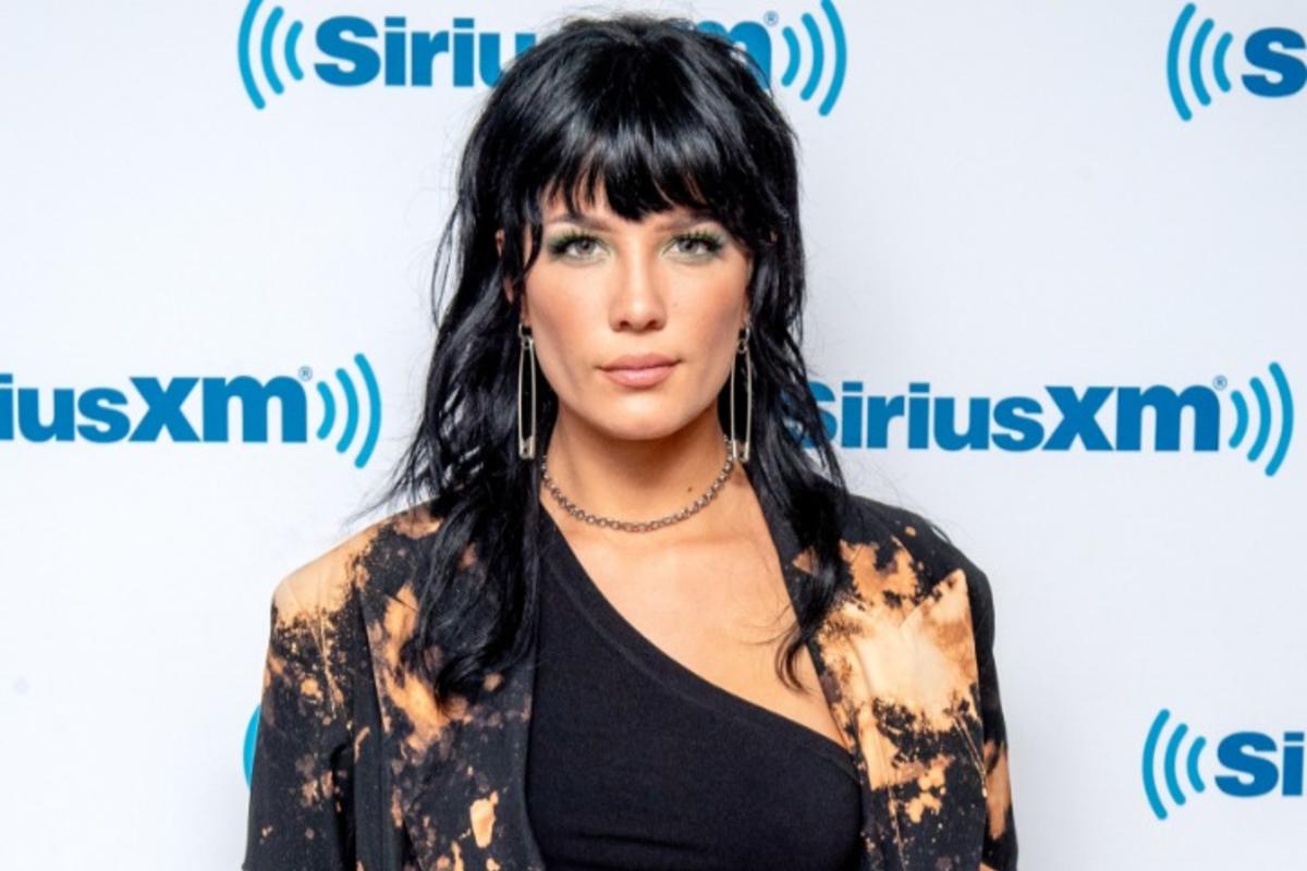 Halsey Shares A Pic Of Her Broken Toe: 