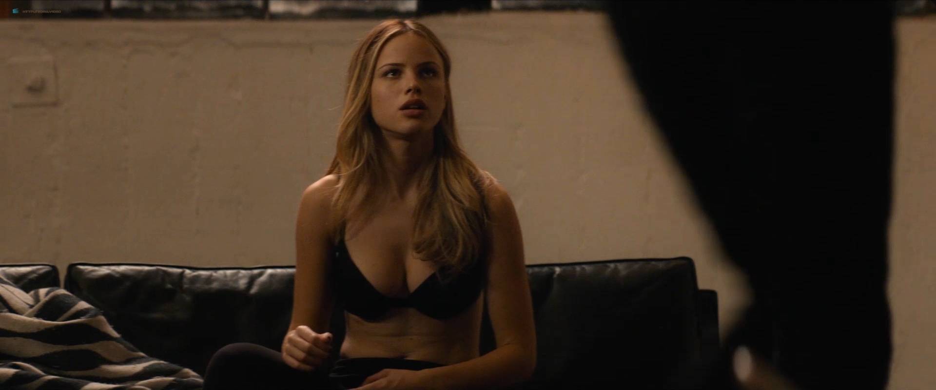 Naked Halston Sage in People You May Know < ANCENSORED