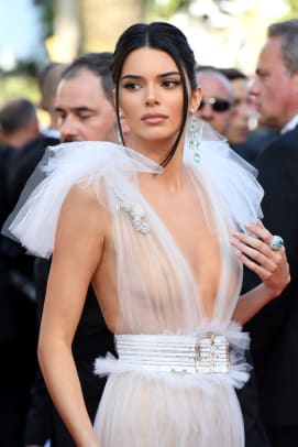 10 Times Kendall Jenner Went Braless and Totally Crushed It ...