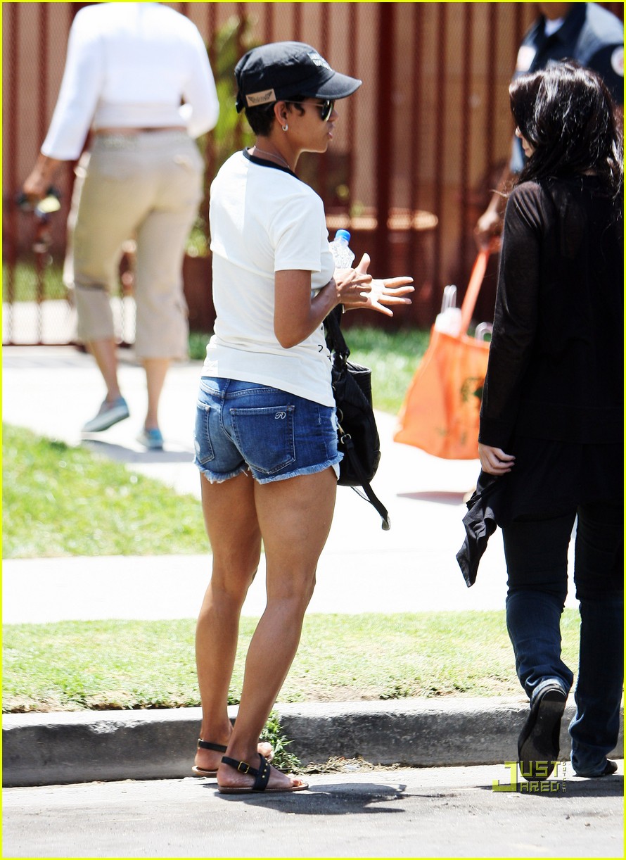 Halle Berry has a Pink Butt: Photo 2459403 | Halle Berry ...