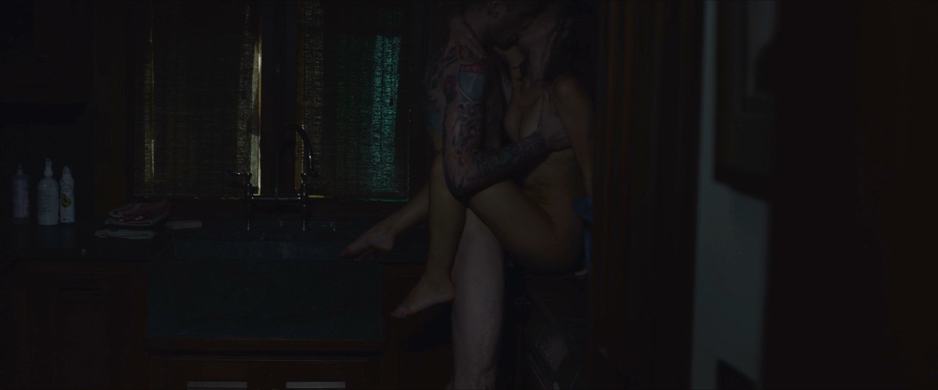 Nude video celebs Â» Rosa Salazar nude - Bird Box (2018)