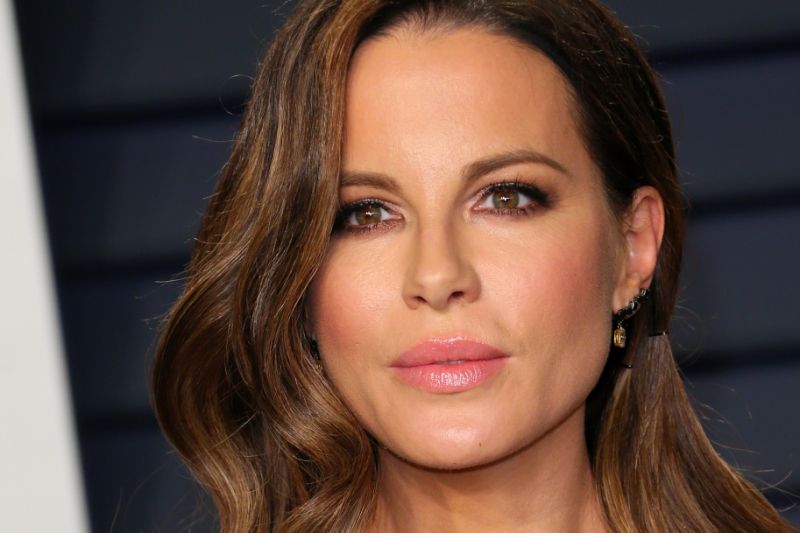 Kate Beckinsale shares poem written by dad Richard before ...