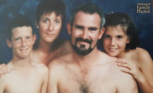 Awkward Family Photos: Why Are These Families Naked ...