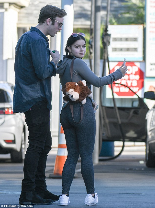 Ariel Winter shows off curves as she hits a car wash with guy pal ...